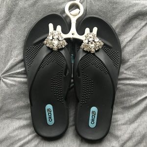 Oka-b sparkly flip flip!